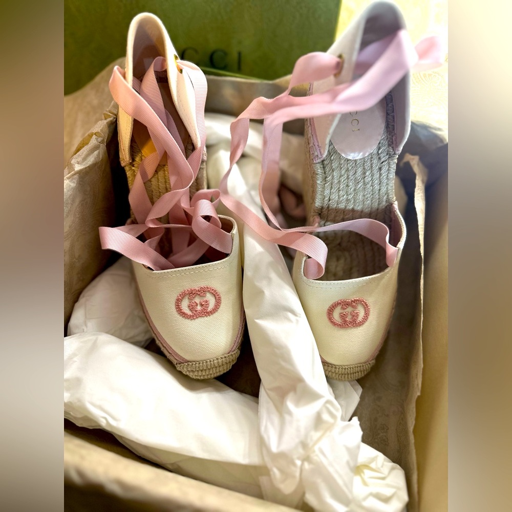 AUTHENTIC GUCCI WEDGE ESPADRILLE size 38.5